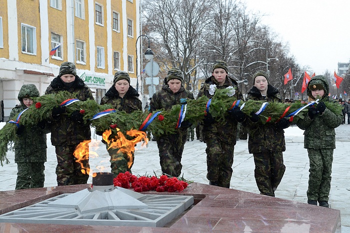 Александр Соколов поздравил жителей Кировской области с Днем защитника Отечества.