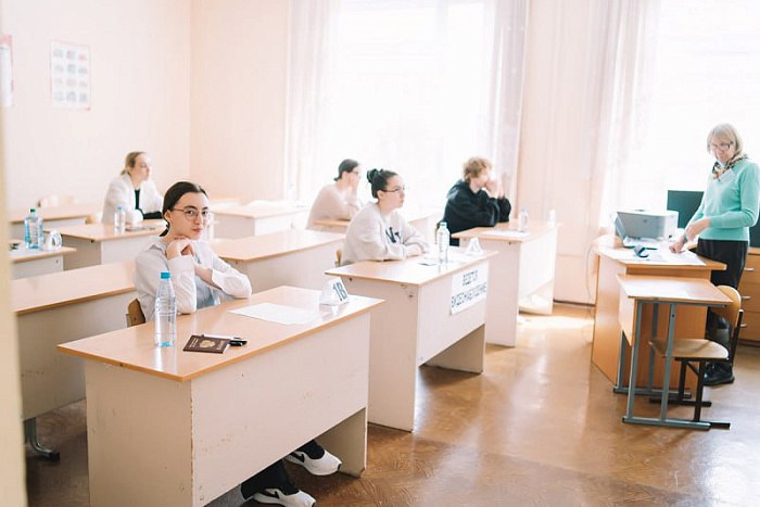 Кировские школы получат гранты за учеников, успешно сдавших ЕГЭ по математике и физике. Кировские школы получат гранты за учеников, успешно сдавших ЕГЭ по математике и физике.